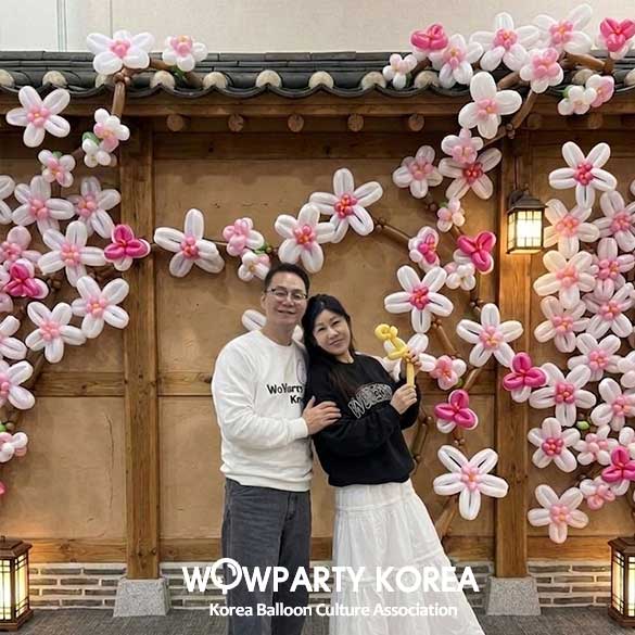 익선동 연리지 벚꽃나무 풍선 인테리어