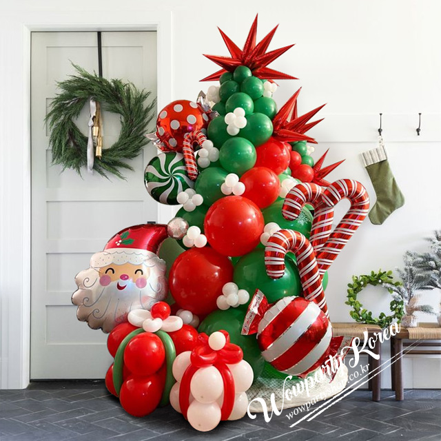 산타와 크리스마스트리